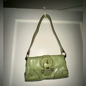 Vintage y2k like new shoulder bag! Light on inside, great for night out!